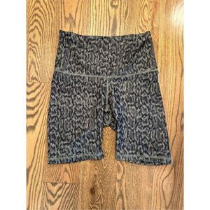 Old Navy Green and Black Snakeskin Print Womens Bike Shorts Size Medium